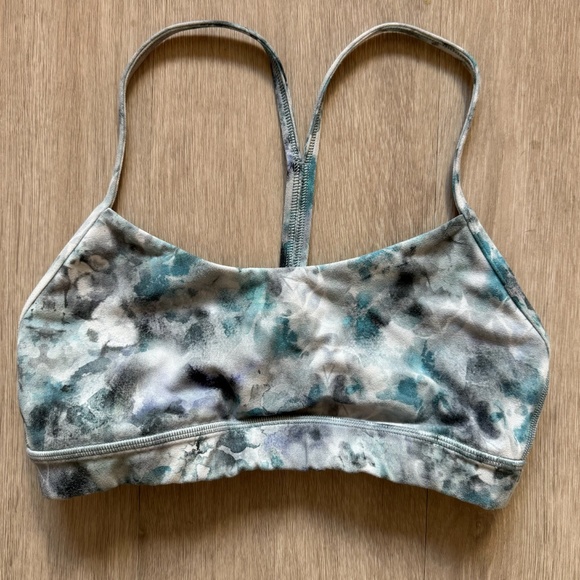 Lululemon Athletica Blue and White Floral Sports Bra - Picture 3 of 4
